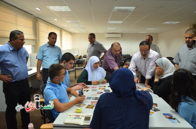 كفرقاسم- فيديو : رئيس البلدية عادل بدير والاستاذ وليد طه يفتتحون العام الدراسي باتقان وسط  فرحة عارمة للطلاب والاهالي 